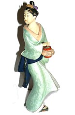 девушка со светильником, статуэтка, Япония, 1930-е гг.