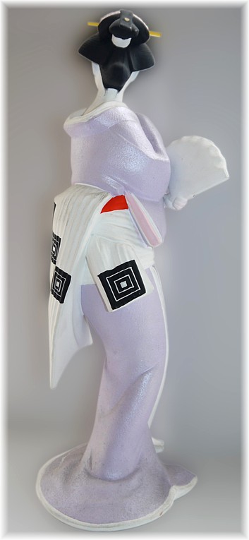 Японка с веером, статуэткая из керамики, Япония, 1960-е гг.