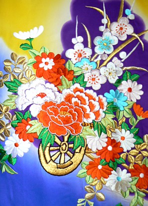 японское кимоно: деталь вышивки