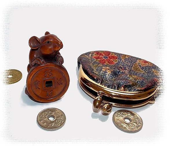 японская нецка Крыса с монеткой, кипарис, 1950-е гг.